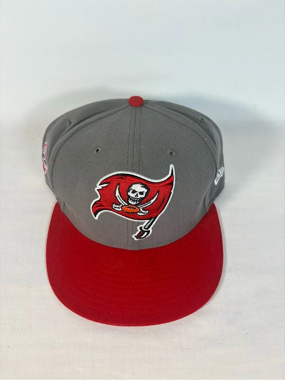 New Era Tampa Bay Buccaneers NFL Team-Basic 59FIFTY Fitted Hat Gray & Red 7 3/4